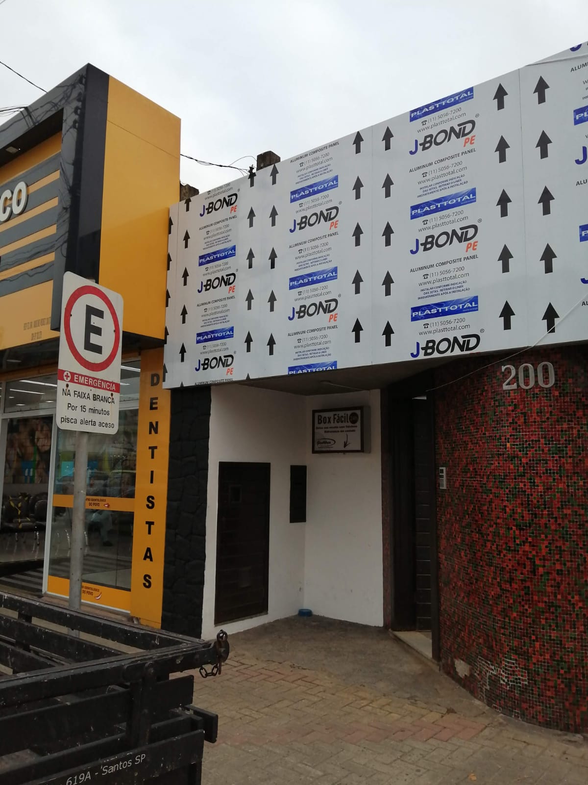 Showroom NOAH 23|10 em Vicente Pires, Brasília — fachada em fase final de obra com revestimento ACM